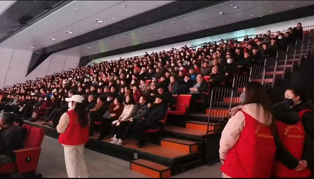 伸縮看臺座椅的結(jié)構(gòu)優(yōu)化：如何提高承重與穩(wěn)定性？